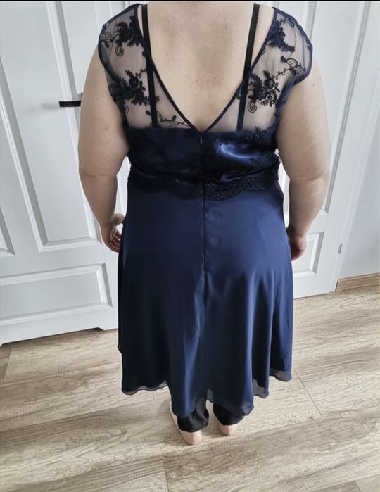 Elegancka Koronkowa sukienka Mona 52