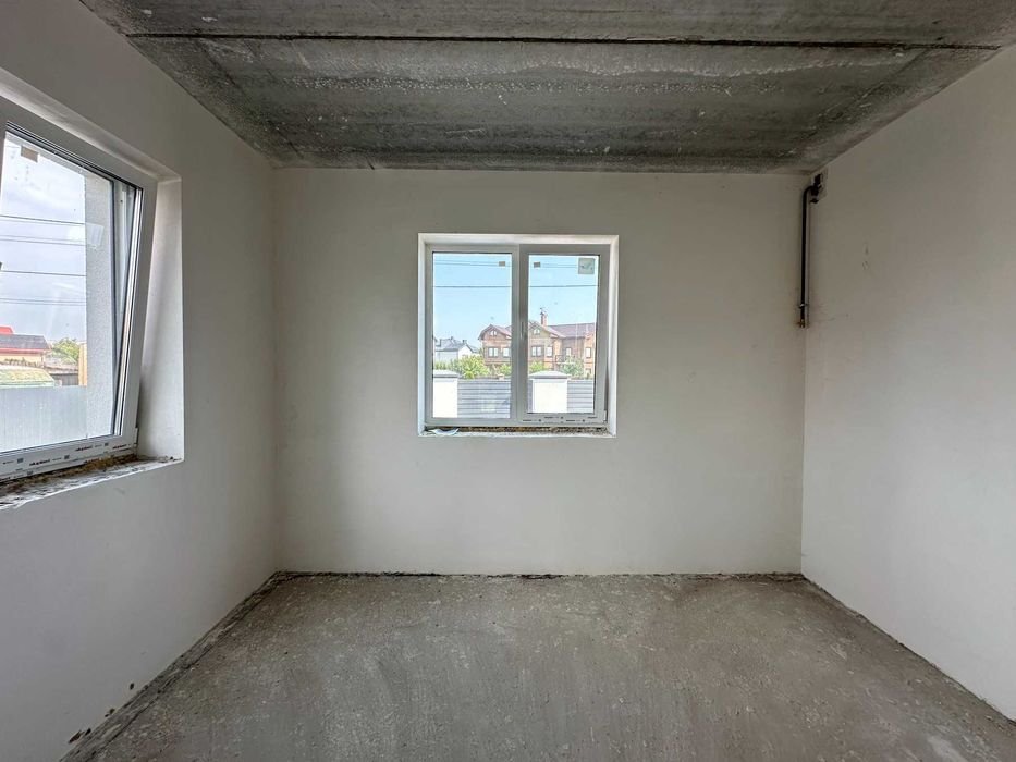 Великий будинок у Крихівцях з ділянкою 6 сот.!