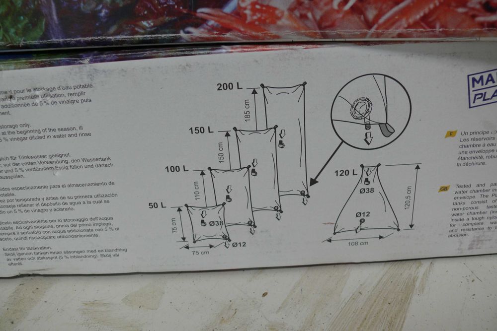 Depósito de água doce flexível da marca Plastimo.