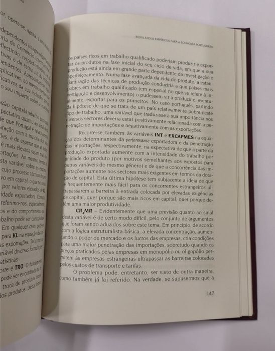 Estratégias e estruturas industriais em economias abertas, de António Brandão