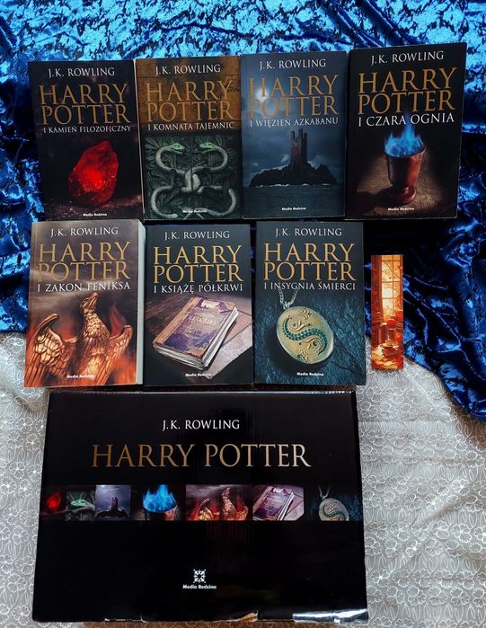 Zestaw książek w boxie cała seria Harry Potter 1-7 czarne wydanie J.K. Rowling plus gratus