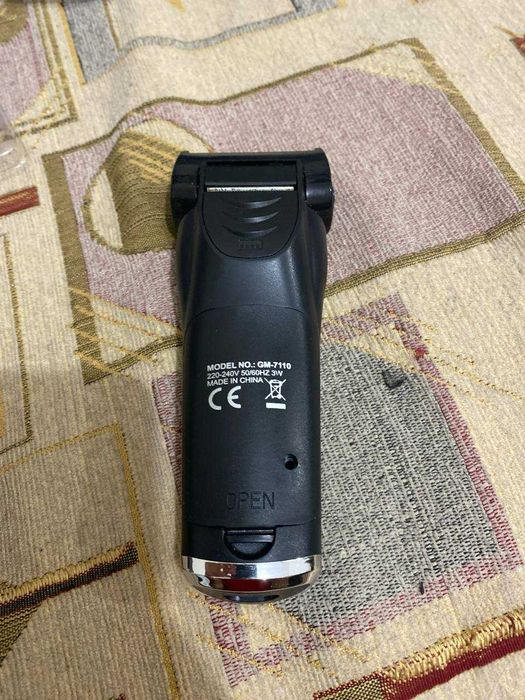 Електробритва з тримером Gemei GM-7110 для чоловіків