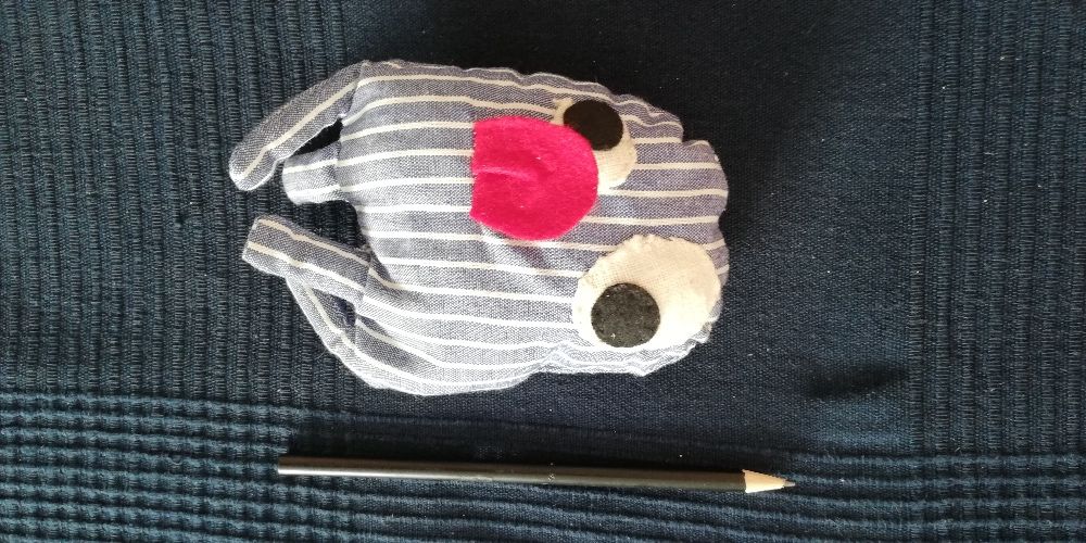 Boneco para criança ou para decoração feito a mão - original