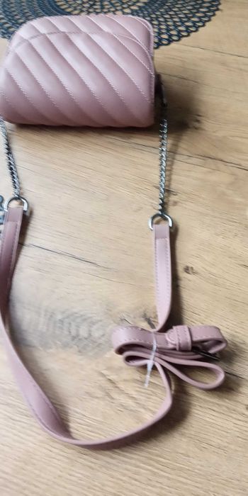 śliczna mała  elegancka torebka częściowo na łańcuszku-Nowa