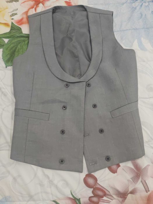 Colete de fato cinza