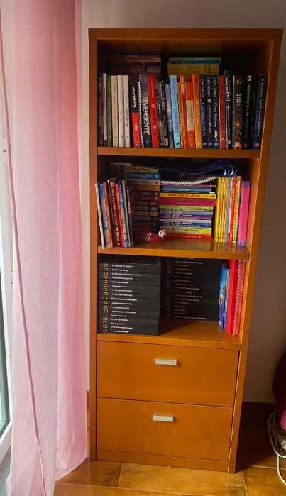 Estante com arrumação