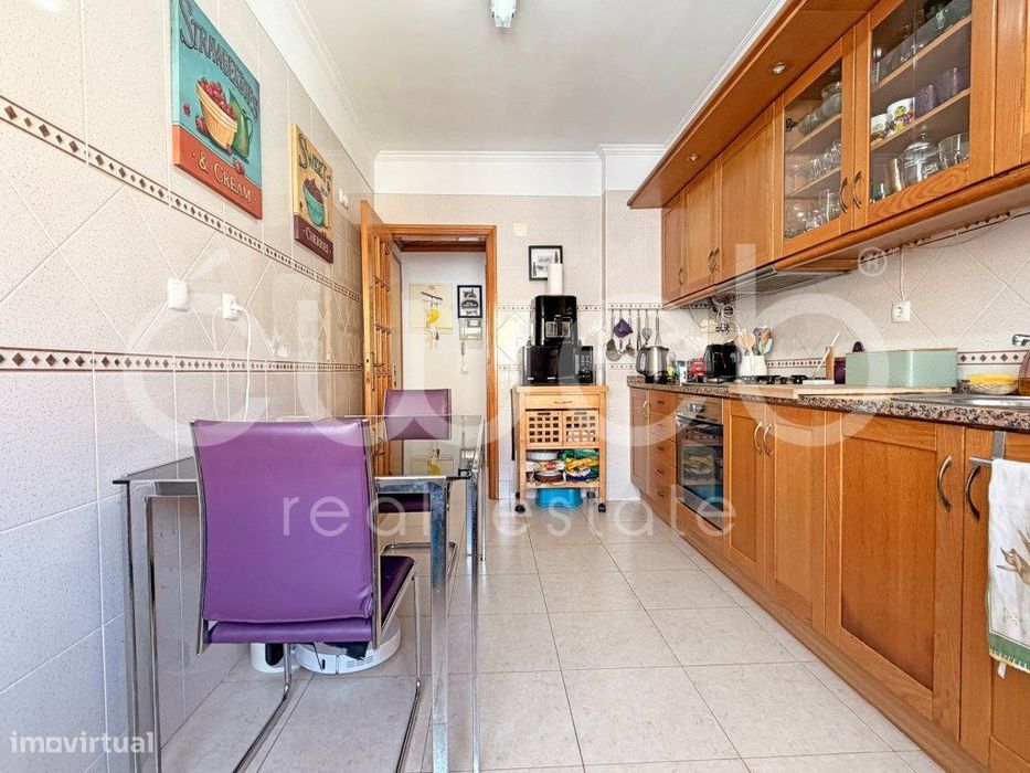 Apartamento T2 com arrecadação para venda na Quinta do Conde