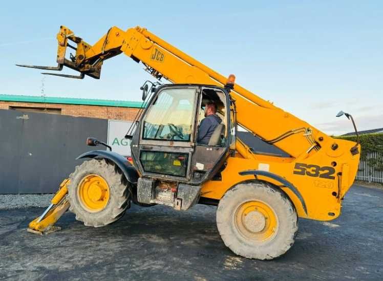 Телескопічний навантажувач JCB 532-120 12 метрів