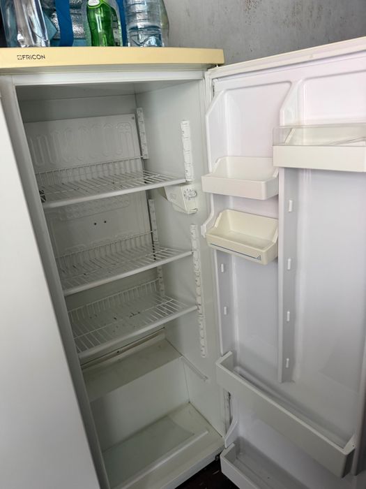 Frigorífico Novo de Reserva