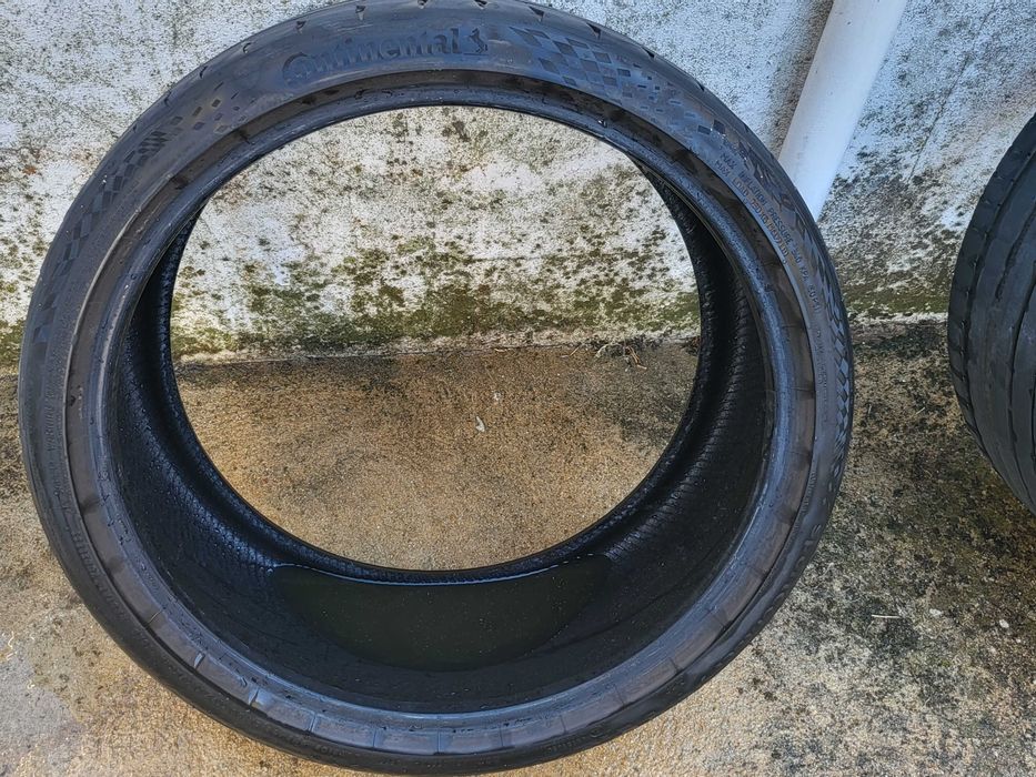 pneus CONTINENTAL 275/30/20 XL ZR com metade do piso sem rasgões