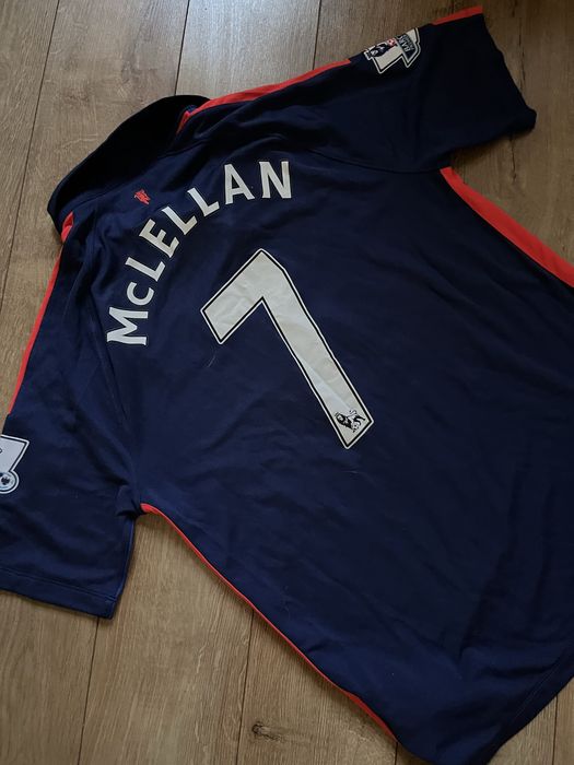 Продам дві футбольні форми!