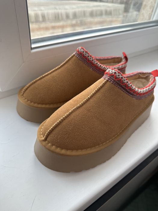 Коричневі короткі угги