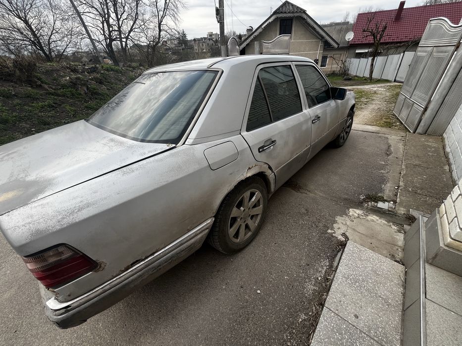 mercedes w124.
