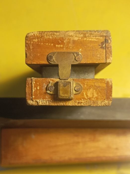 Тюрингский заточной камень для бритв в футляре