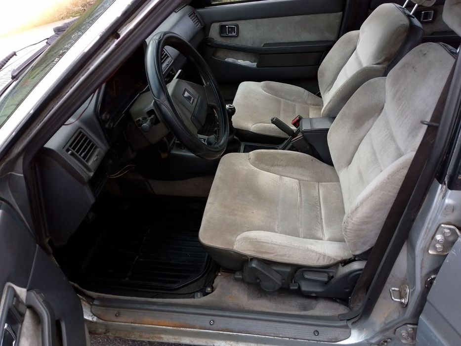 Автомобіль Мазда 626