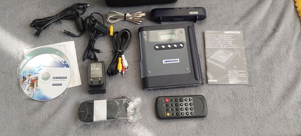 Multimedialna kieszen na napęd czytnik kart