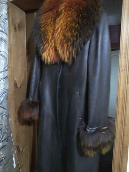 Продам кожаное пальто