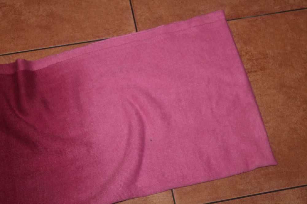 Szalik damski z pomponami