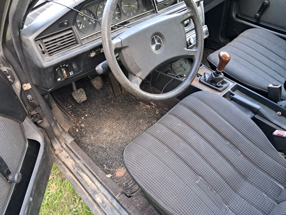 Mercedes w 124 190 pompa wtryskowa  2.0 diesel błotniki zderzaki