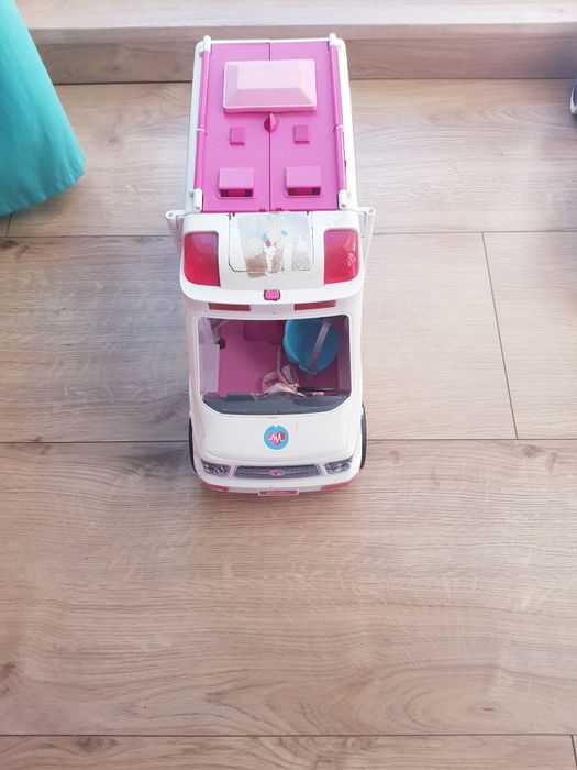 Karetka pogotowia Barbie.