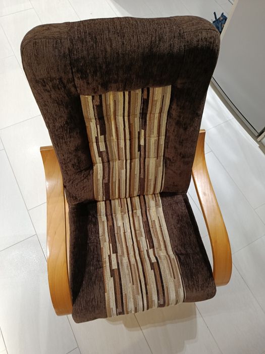 Fotel drewniany bujany