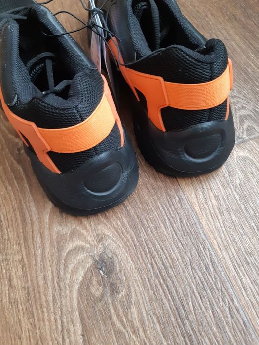 Кроссовки  Кросівки SinSay