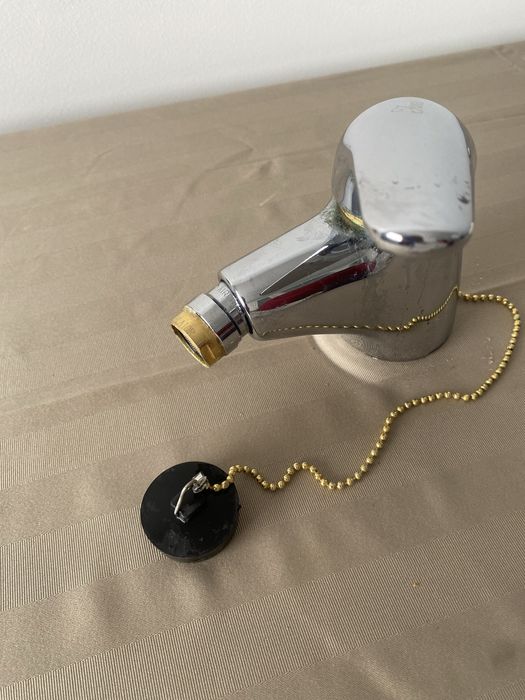 Conjunto lavatorios e torneiras