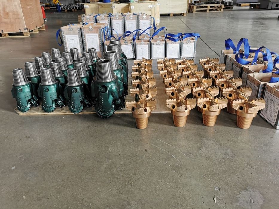 Долота трехшарошечные,долота шарошкові