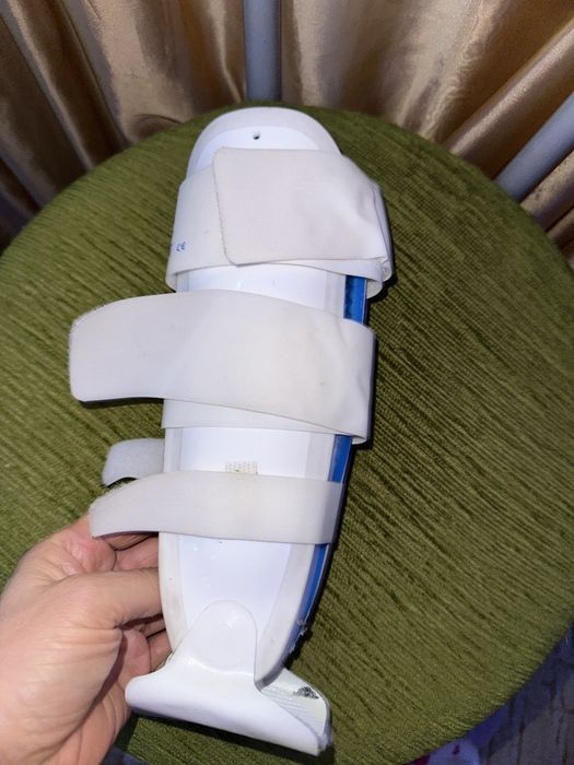 На правую левую ногу гіпс фіксатор бандаж лангетта тутор голеностоп