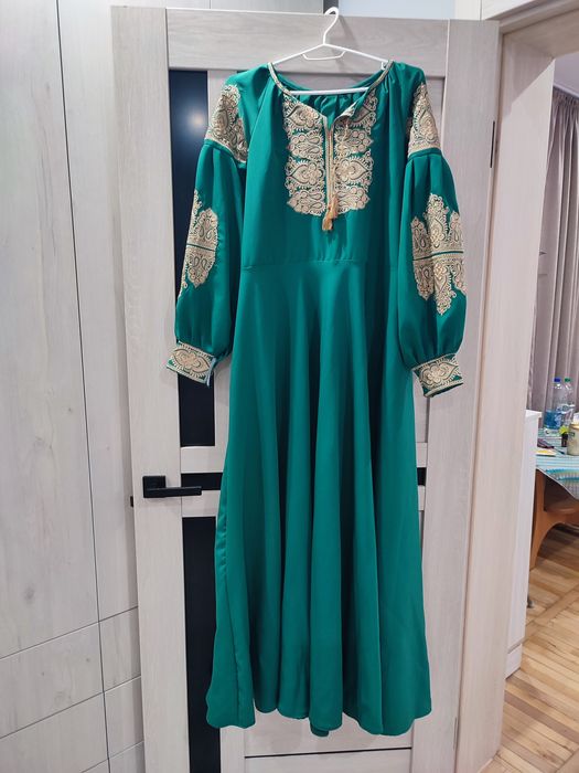 Вишите плаття з фатіном