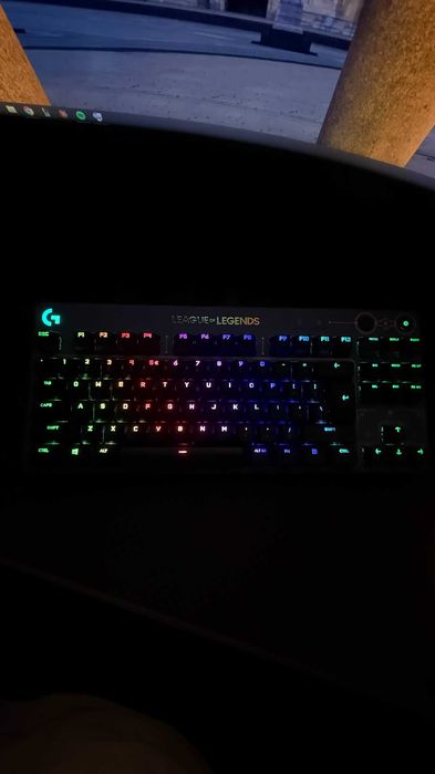 Teclado Mecânico Logitech G PRO "League of Legends" Edition