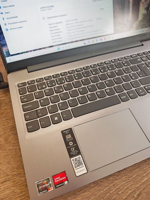 Portátil Lenovo ideapad 3 15AlC6 Ryzen 7 5700U 8GB RAM Windows 11 Home PT