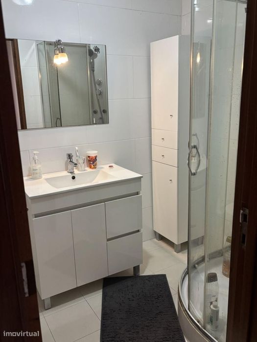 Quarto - localizado em Senhora da Hora Porto