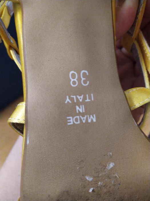 Żółte sandałki 38 szpilki