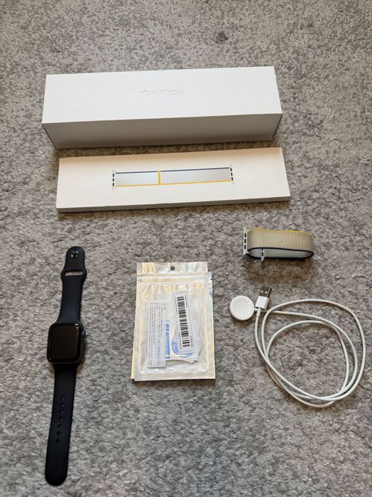 Apple Watch Series 4 44mm Space Gray + ремінець нейлоновий та плівка