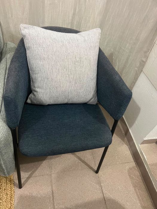sofá + duas poltronas com 4 almofadas