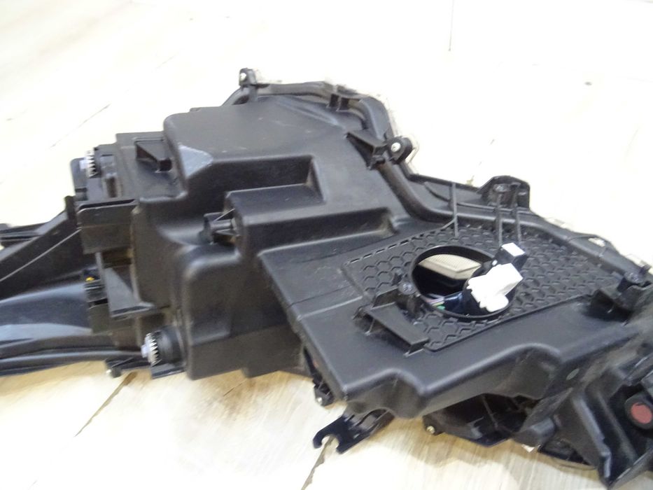 TOYOTA COROLLA E21 LIFT Lampa prawa przód przednia FULL LED 8111012N70 LLU