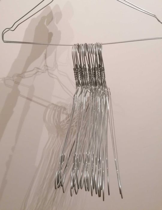 60 Cabides metálicos por 2€