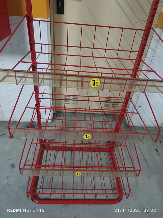 Expositor com prateleiras como novo