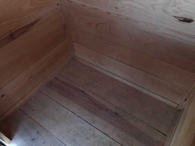 casa grande para cão em madeira de pinho feita por carpinteiro local