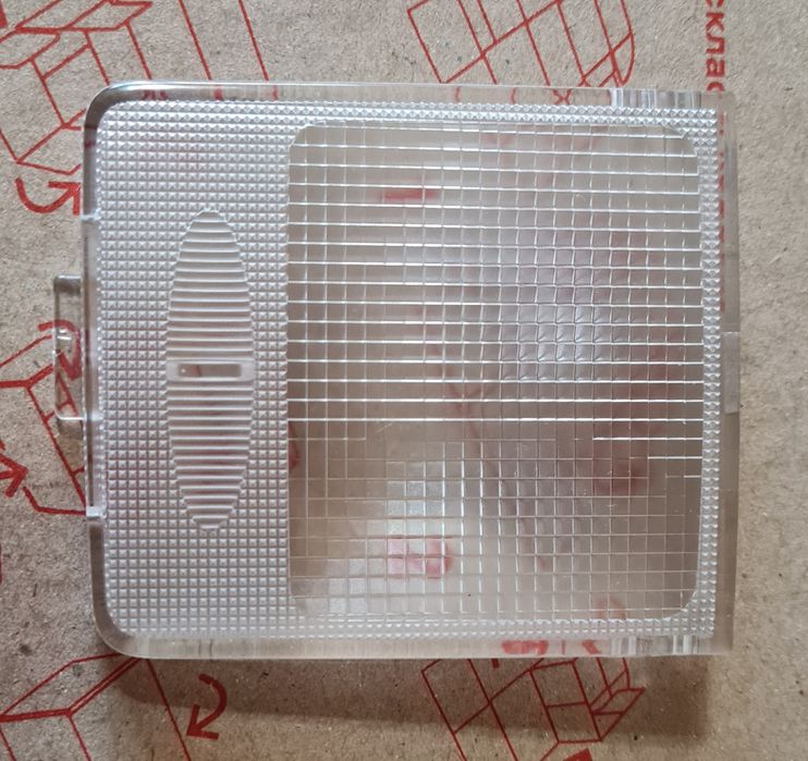 Плафон левый правый стекло подсветки  салона  Mitsubishi Pajero 3-4