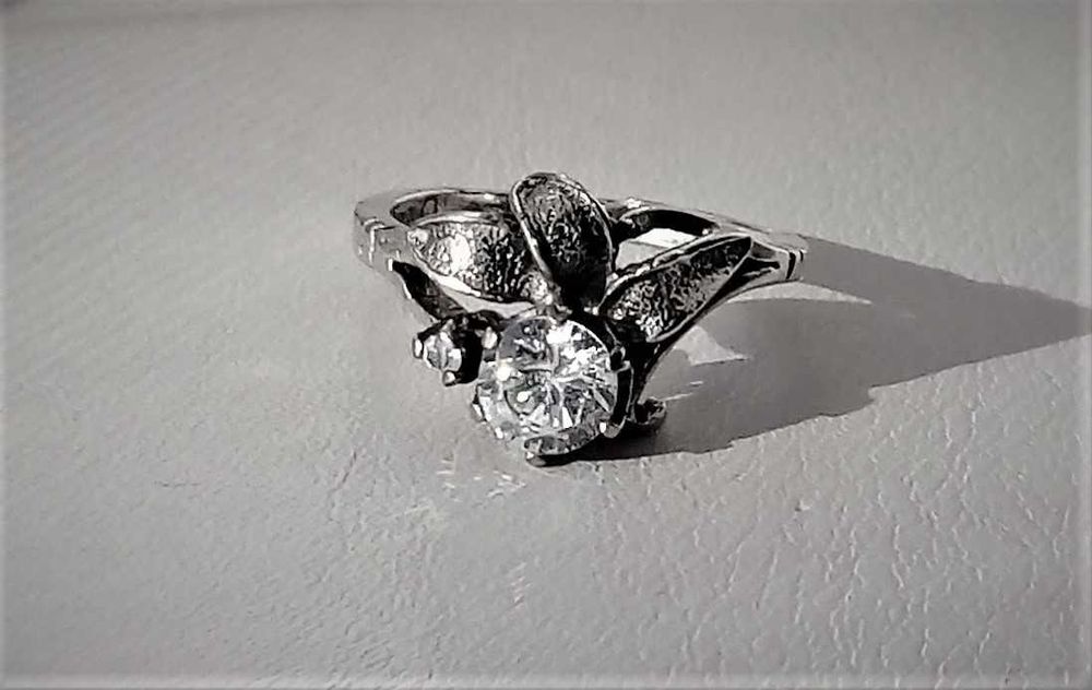 Pierścionek Warmet 800 srebro kryształ górski kwiatek