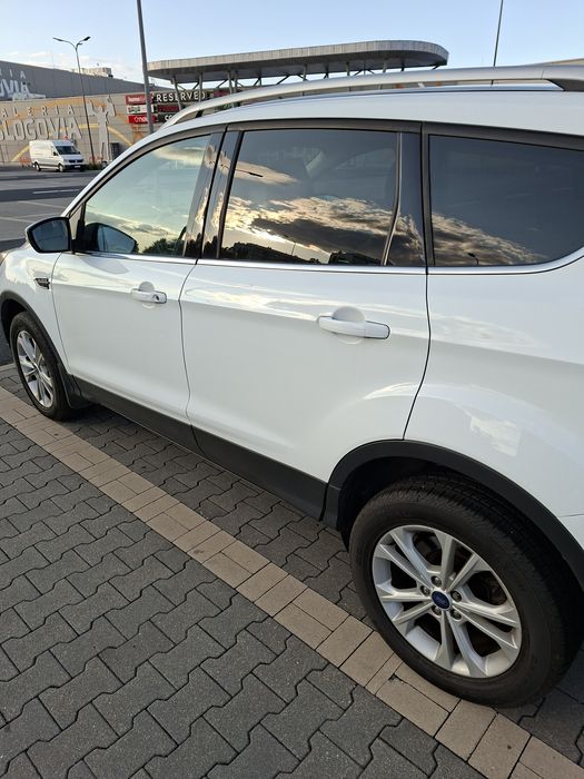 Sprzedam ford kuga na gwarancji