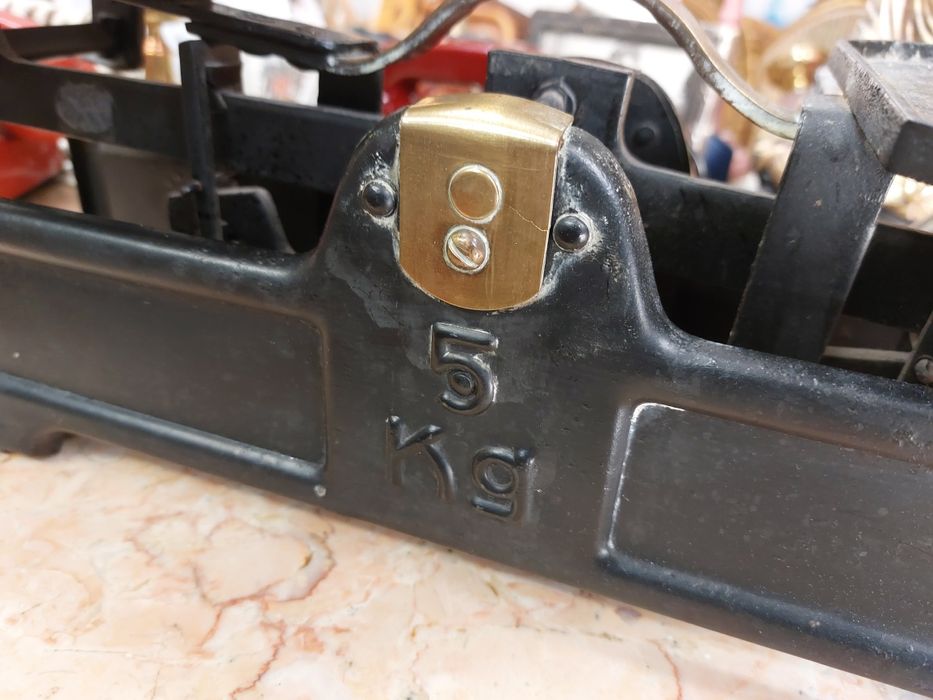 Antiga balança em ferro fundido e latão 5kg 

Balança mecânica, c