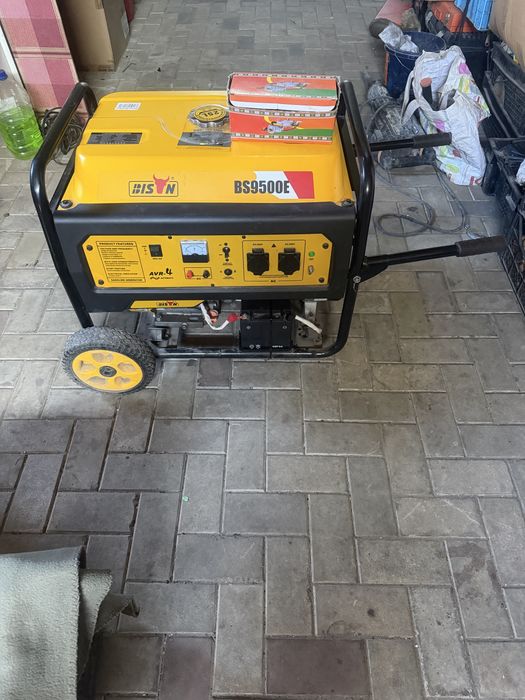 Продам станцию бензиновый/ газовый генератор Bison BS9500E.