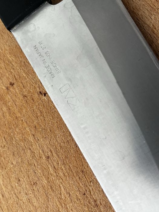 Nóż santoku Kai Wakatake