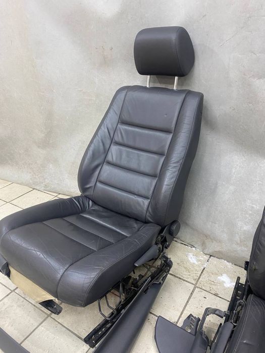 Автомобільні сидінння