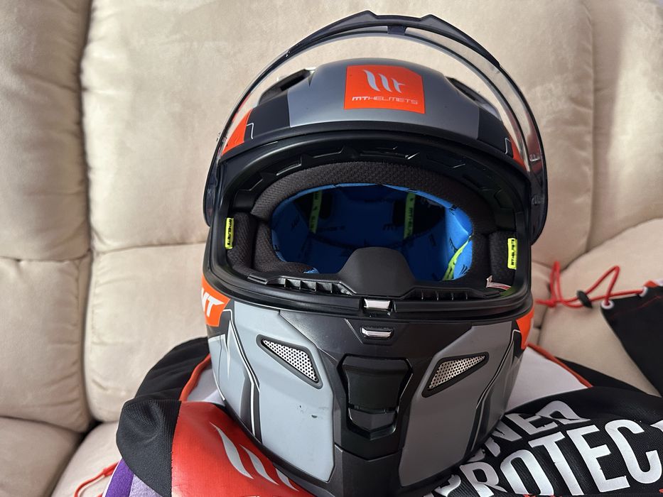 Vendo 2 capacetes MT Helmets Javi Vierge