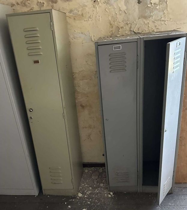 Armários Metal com Prateleiras