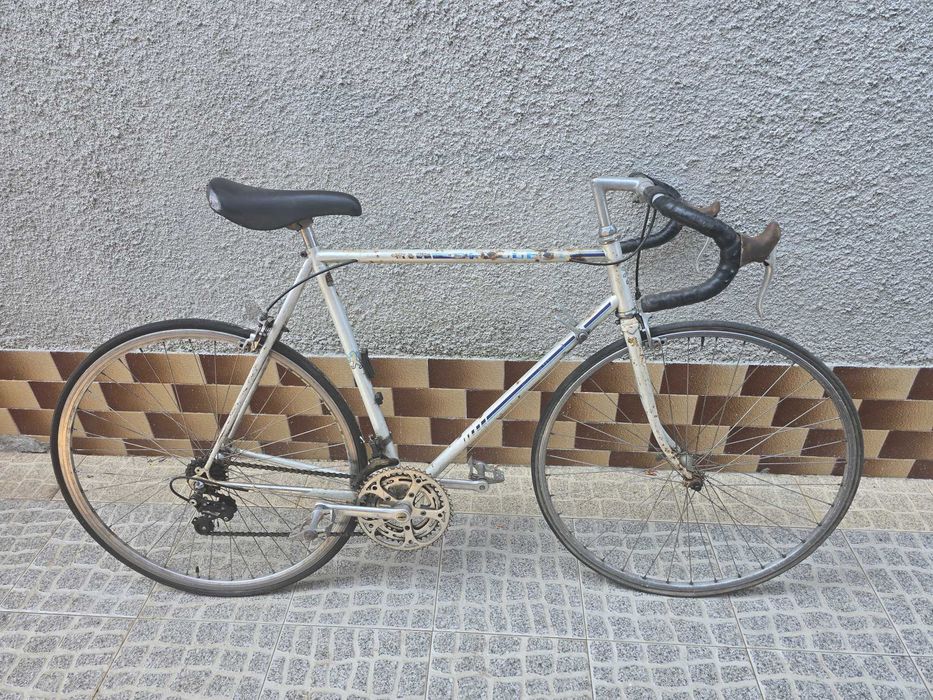 Artigo em bom estado, para os anos que tem.